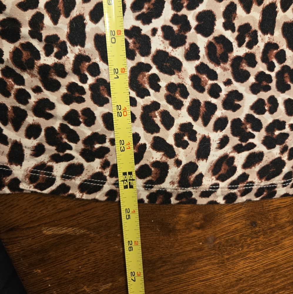Torrid SuperSoft Leopard Tee 5X EUC - Picture 6 of 7